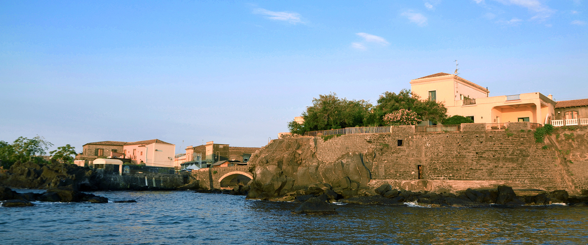 Palazzo Pozzillo Meer Sizilien